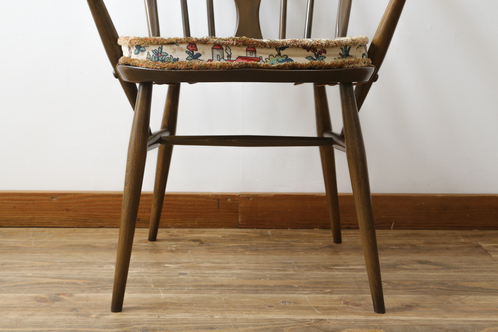 イギリスビンテージ　ERCOL(アーコール)　クッション付きシスルバックチェア(椅子、ダイニングチェア、アームチェア、ウィンザーチェア、板座チェア、イス、1人掛け、ヴィンテージ、ウインザーチェア)(R-059507)