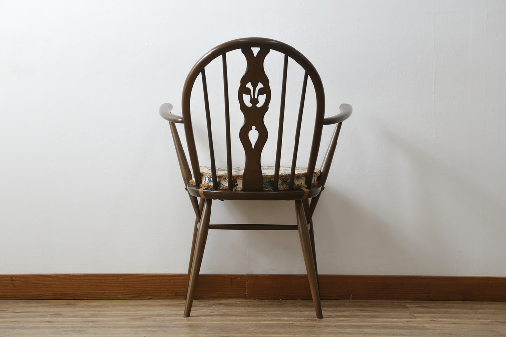 イギリスビンテージ　ERCOL(アーコール)　クッション付きシスルバックチェア(椅子、ダイニングチェア、アームチェア、ウィンザーチェア、板座チェア、イス、1人掛け、ヴィンテージ、ウインザーチェア)(R-059507)