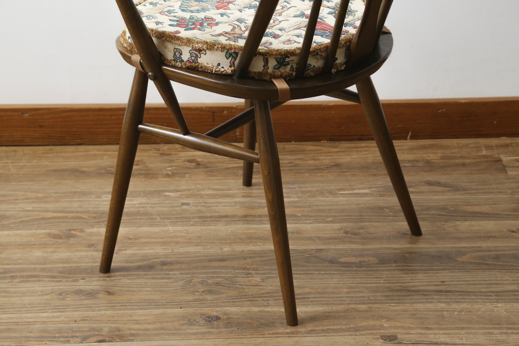 イギリスビンテージ　ERCOL(アーコール)　クッション付きシスルバックチェア(椅子、ダイニングチェア、アームチェア、ウィンザーチェア、板座チェア、イス、1人掛け、ヴィンテージ、ウインザーチェア)(R-059507)