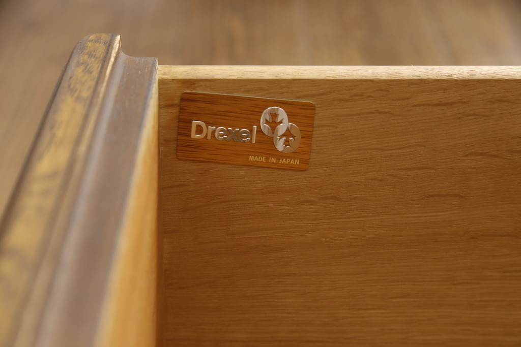 中古　美品　DREXEL HERITAGE(ドレクセルヘリテイジ)　気品を感じさせるクラシカルなサイドボード(チェスト、引き出し)(R-059395)