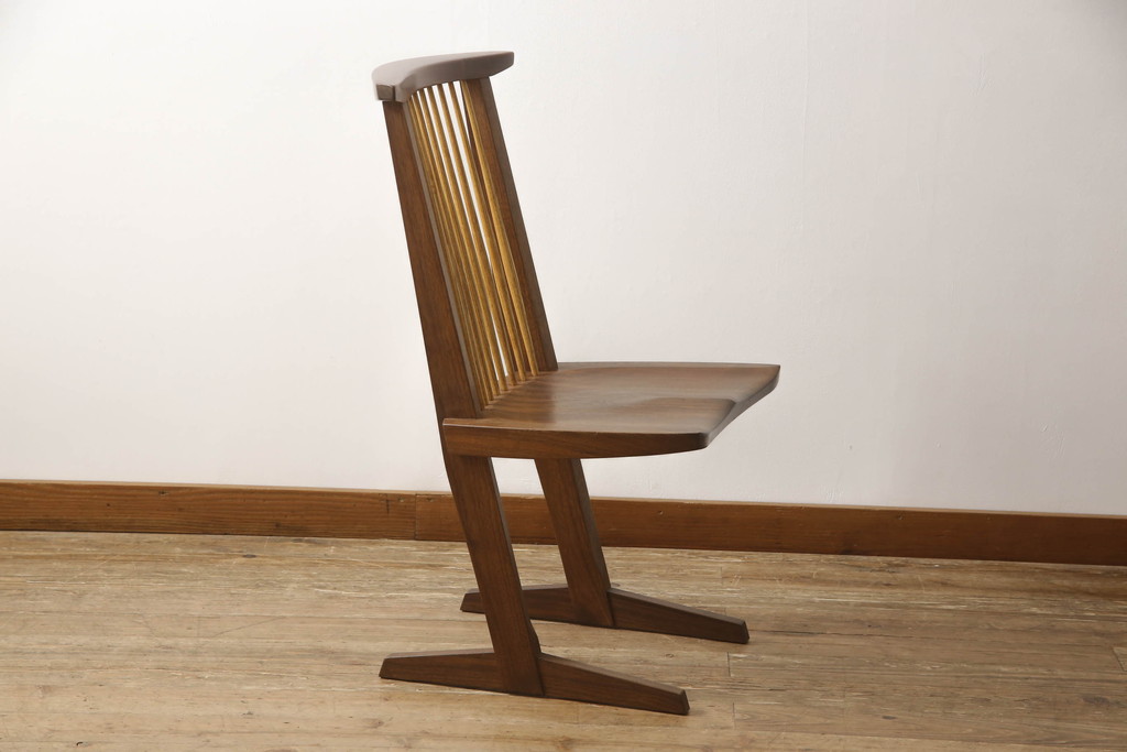 中古　ジョージナカシマ　桜製作所　コノイドチェア(CONOID CHAIR)　CN101　スタイリッシュな佇まいのサイドチェア(ジョージ・ナカシマ、板座チェア、ダイニングチェア、椅子、イス)(R-068142)