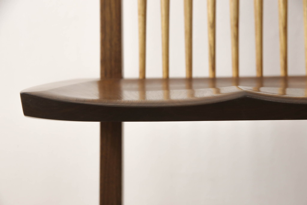 中古　ジョージナカシマ　桜製作所　コノイドチェア(CONOID CHAIR)　CN101　スタイリッシュな佇まいのサイドチェア(ジョージ・ナカシマ、板座チェア、ダイニングチェア、椅子、イス)(R-068142)