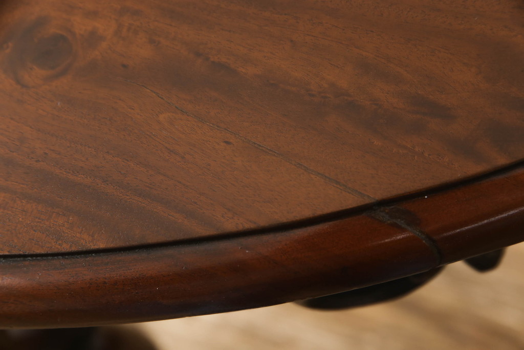 イギリスアンティーク　高級品　マホガニー材　随所に見られる素晴らしい彫刻が魅力!エレガントな佇まいのコンソールテーブル(サイドテーブル)(R-059476)