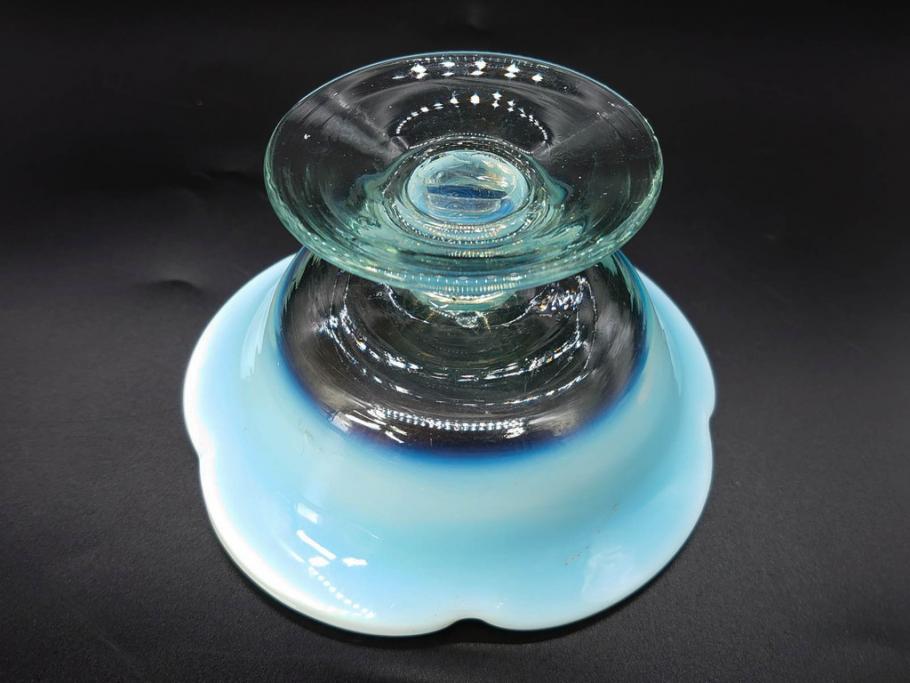 当時物　大正～昭和初期　乳白ぼかし　赤縁　青縁　輪花　鮮やかな縁の色合いが印象的な氷コップ2点セット(グラス、水色、吹きガラス、硝子、和ガラス)(R-082796)