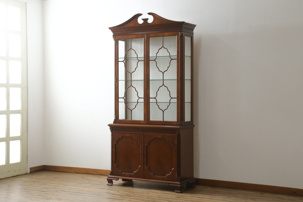 中古　美品　イギリス高級家具　Charles Barr(チャールズ バー)　マホガニー　気品ある佇まいが美しい最高級ガラスキャビネット(定価約180万円)(キュリオケース、ガラスケース、食器棚、飾り棚、戸棚)(R-059194)