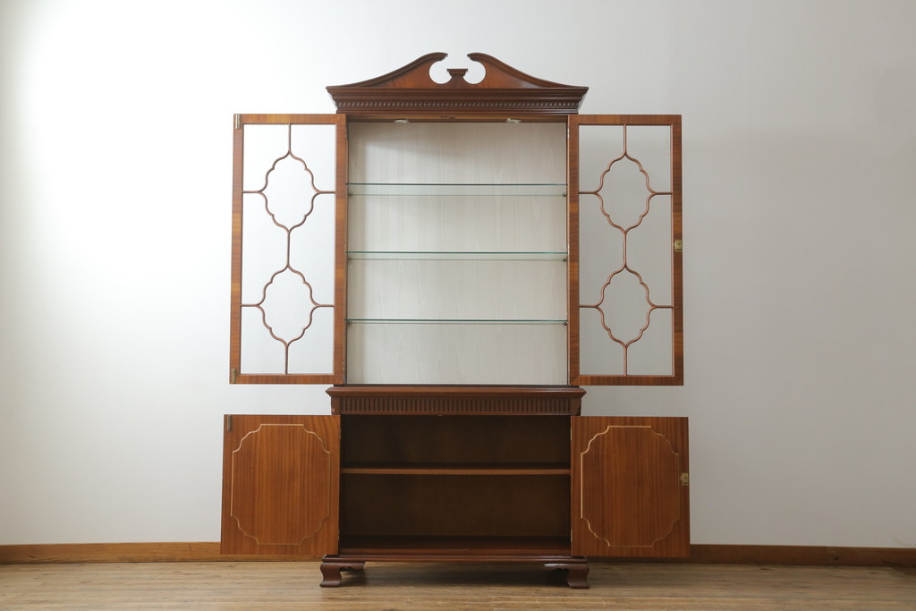 中古　美品　イギリス高級家具　Charles Barr(チャールズ バー)　マホガニー　気品ある佇まいが美しい最高級ガラスキャビネット(定価約180万円)(キュリオケース、ガラスケース、食器棚、飾り棚、戸棚)(R-059194)