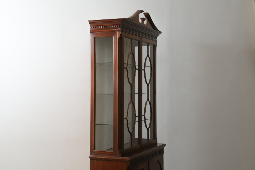 中古　美品　イギリス高級家具　Charles Barr(チャールズ バー)　マホガニー　気品ある佇まいが美しい最高級ガラスキャビネット(定価約180万円)(キュリオケース、ガラスケース、食器棚、飾り棚、戸棚)(R-059194)