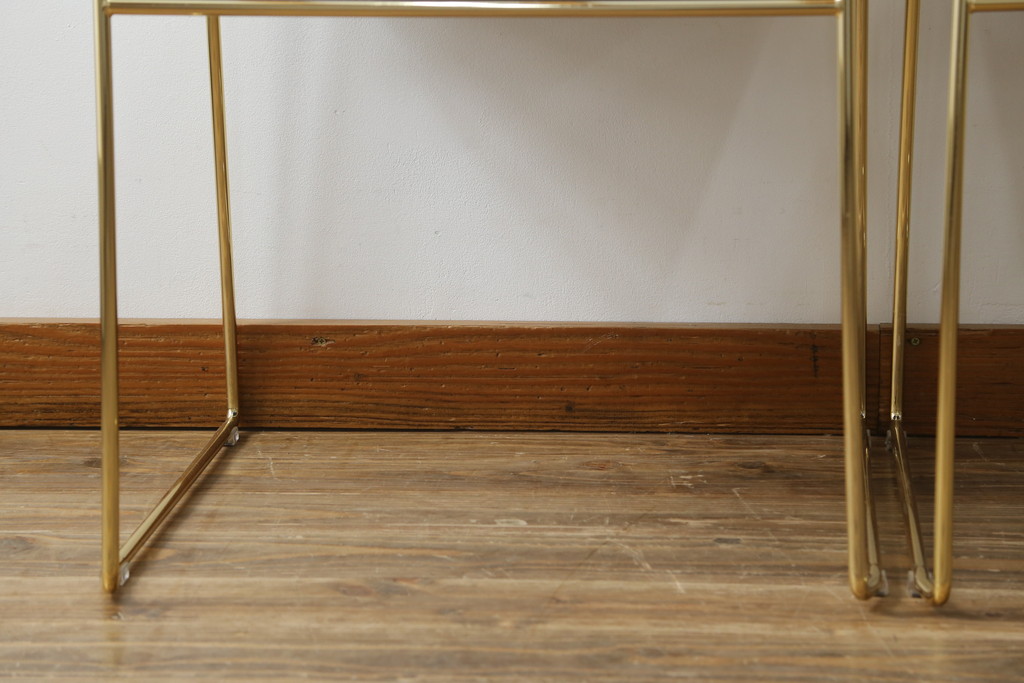 中古　Cassina Simon(カッシーナ シモン)　TULU(ツル)　高濱 和秀(Kazuhide Takahama)　ゴールドフレーム　本革(レザー)　すっきりと洗練されたデザインのスタッキングチェア2脚セット(ダイニングチェア、会議用チェア、オフィスチェア、椅子、イス、バラ売り可能)(定価2脚で約68万円)(R-082775)