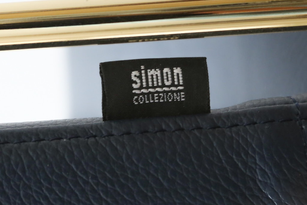 中古　Cassina Simon(カッシーナ シモン)　TULU(ツル)　高濱 和秀(Kazuhide Takahama)　ゴールドフレーム　本革(レザー)　すっきりと洗練されたデザインのスタッキングチェア2脚セット(ダイニングチェア、会議用チェア、オフィスチェア、椅子、イス、バラ売り可能)(定価2脚で約68万円)(R-082775)