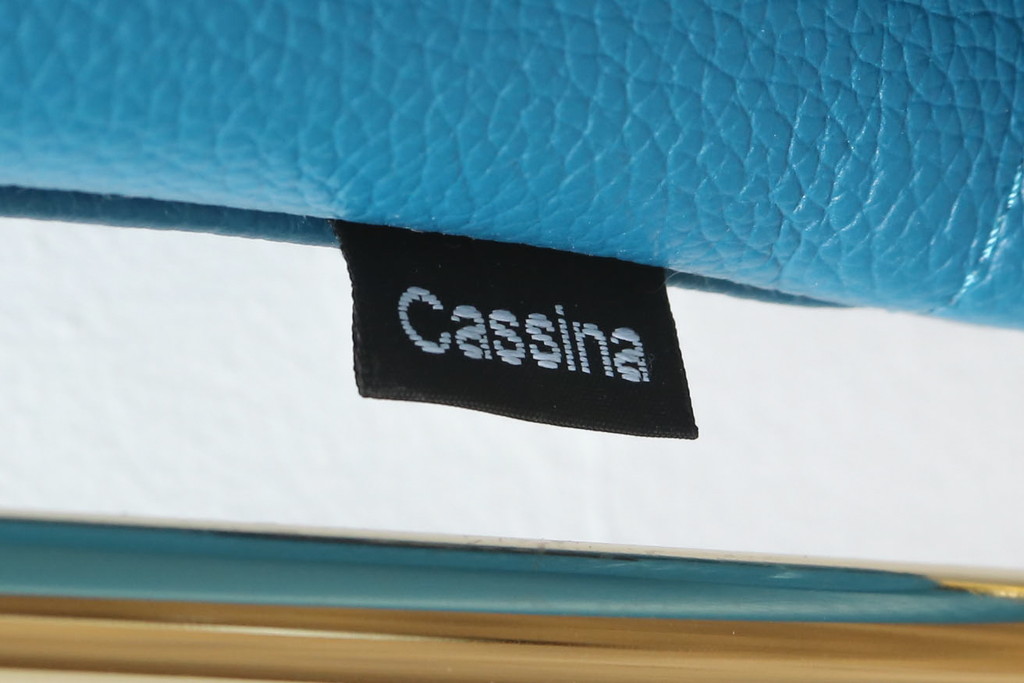 中古　Cassina Simon(カッシーナ シモン)　TULU(ツル)　高濱 和秀(Kazuhide Takahama)　ゴールドフレーム　本革(レザー)　すっきりと洗練されたデザインのスタッキングチェア2脚セット(ダイニングチェア、会議用チェア、オフィスチェア、椅子、イス、バラ売り可能)(定価2脚で約68万円)(R-082776)