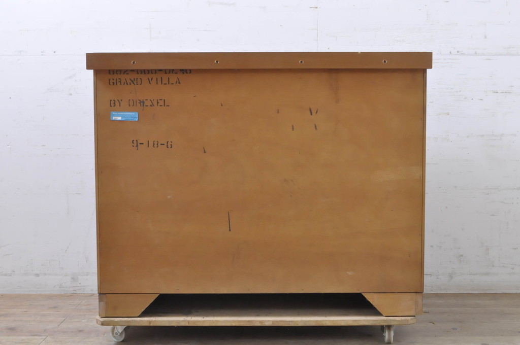 中古　美品　DREXEL HERITAGE(ドレクセルヘリテイジ)　Grand Villa(グランドヴィラ)　クラシカルな佇まいが魅力のチェスト(引き出し、サイドチェスト)(R-068522)