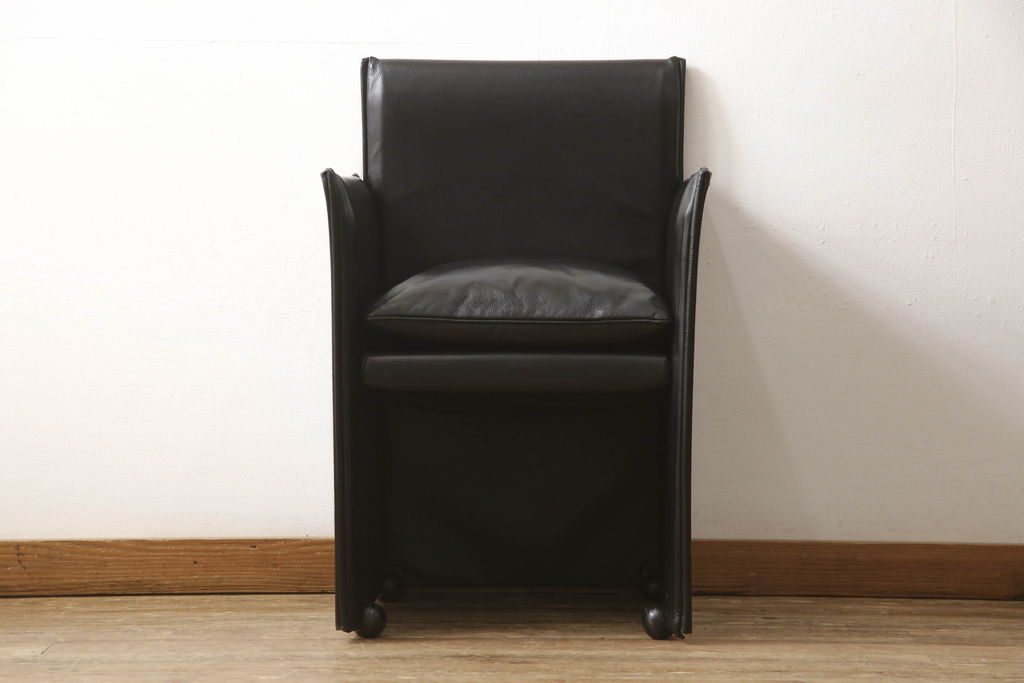 中古　美品　Cassina(カッシーナ)　401 BREAK(ブレーク)　MARIO BELLINI(マリオベリーニ)　キャスター付きアームチェア(ダイニングチェア、一人掛けソファ、1P)(定価約46万円)(R-051528)