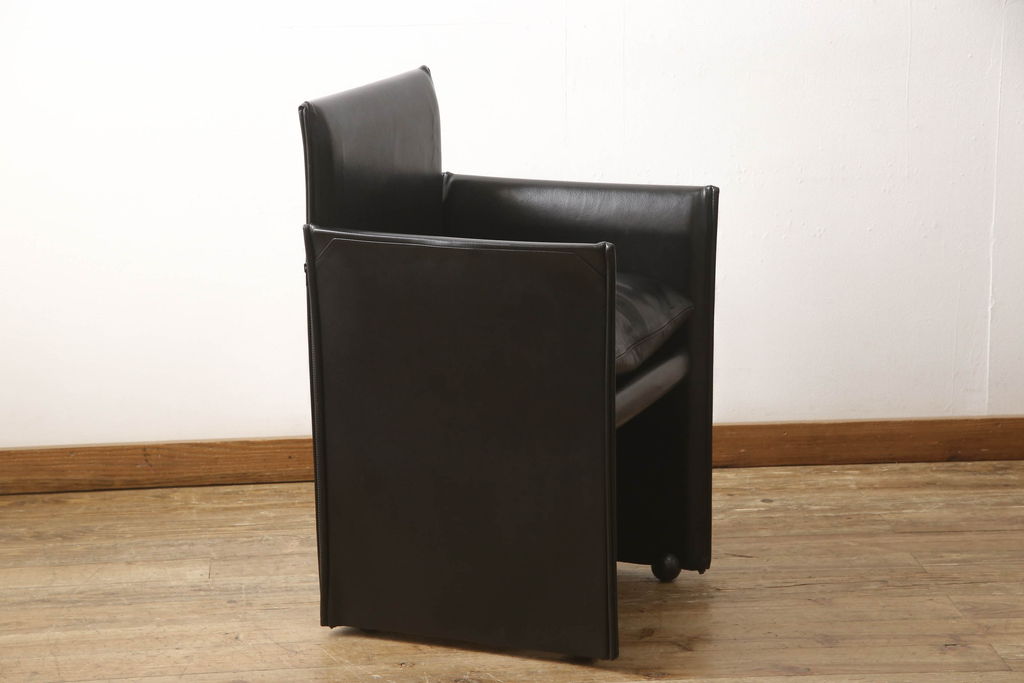 中古　美品　Cassina(カッシーナ)　401 BREAK(ブレーク)　MARIO BELLINI(マリオベリーニ)　キャスター付きアームチェア(ダイニングチェア、一人掛けソファ、1P)(定価約46万円)(R-051528)