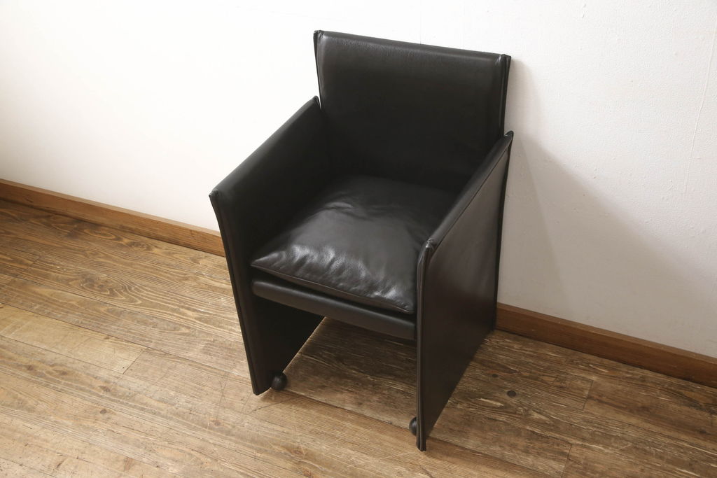 中古　美品　Cassina(カッシーナ)　401 BREAK(ブレーク)　MARIO BELLINI(マリオベリーニ)　キャスター付きアームチェア(ダイニングチェア、一人掛けソファ、1P)(定価約46万円)(R-051528)