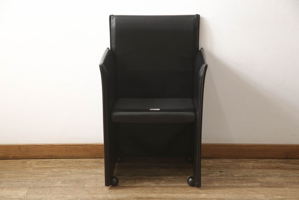 中古　美品　Cassina(カッシーナ)　401 BREAK(ブレーク)　MARIO BELLINI(マリオベリーニ)　キャスター付きアームチェア(ダイニングチェア、一人掛けソファ、1P)(定価約46万円)(R-051528)