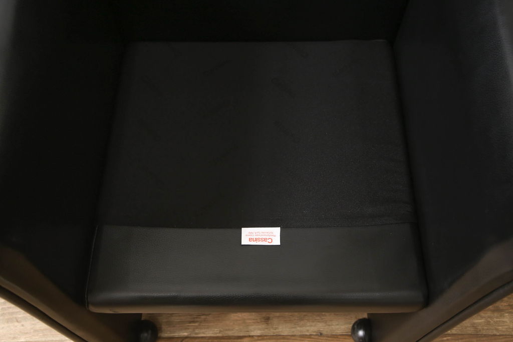 中古　美品　Cassina(カッシーナ)　401 BREAK(ブレーク)　MARIO BELLINI(マリオベリーニ)　キャスター付きアームチェア(ダイニングチェア、一人掛けソファ、1P)(定価約46万円)(R-051528)