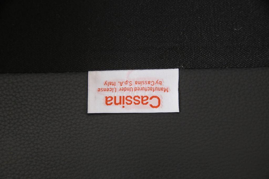 中古　美品　Cassina(カッシーナ)　401 BREAK(ブレーク)　MARIO BELLINI(マリオベリーニ)　キャスター付きアームチェア(ダイニングチェア、一人掛けソファ、1P)(定価約46万円)(R-051528)