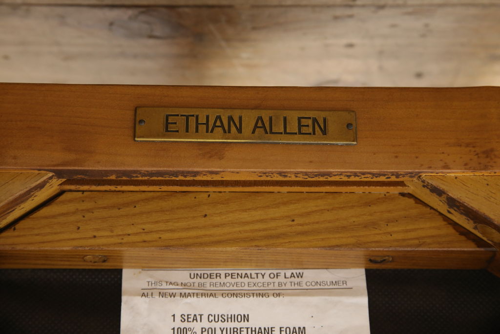 中古　ETHAN ALLEN(イーセンアーレン)　クラシックな装飾が素敵なダイニングチェア4脚セット(椅子、イス)(R-056988)