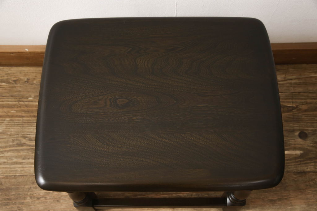 中古　美品　イギリス　ブランド家具　ERCOL(アーコール)　凝ったデザインの挽き物脚が目を惹くスツール(椅子、イス、板座チェア)(R-059838)