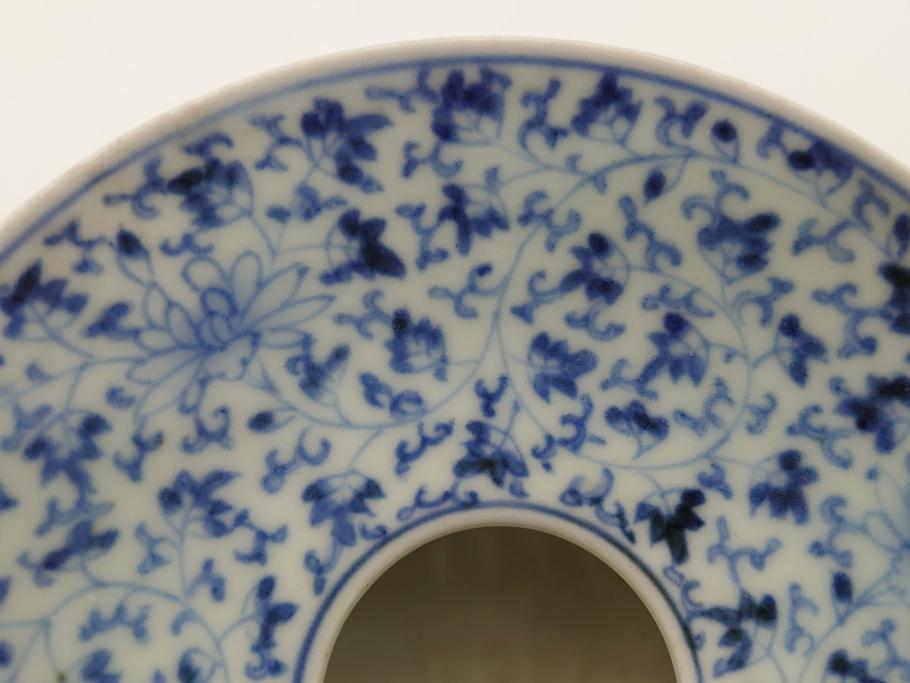 古伊万里　染付　全面　花唐草文　全面に花唐草の絵付けがされた可憐な盃台(懐石道具、唾壺)(R-061874)