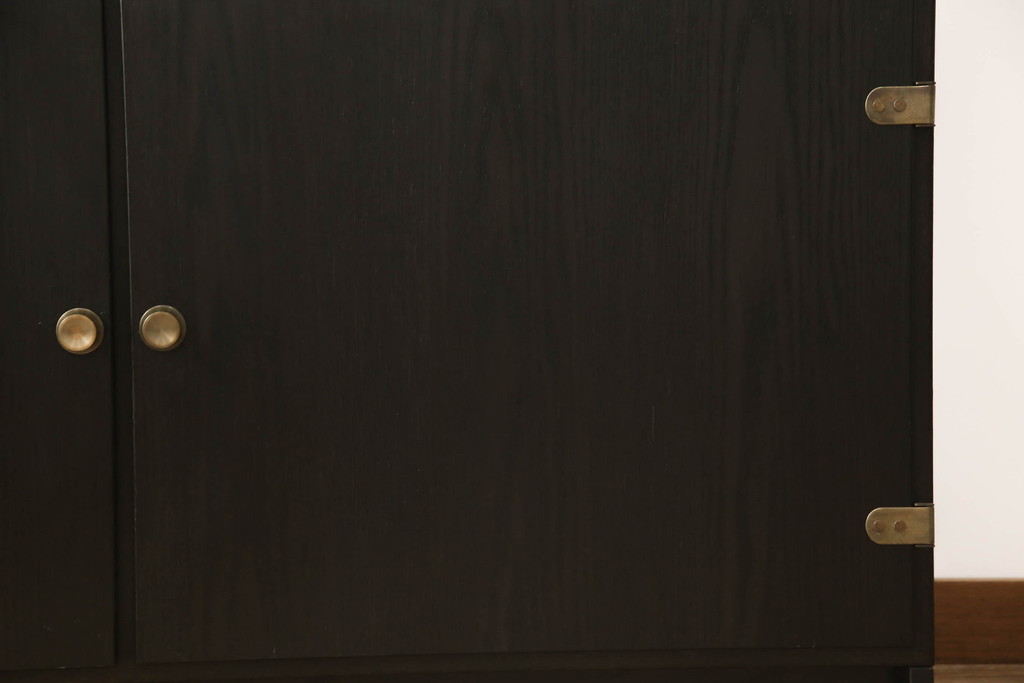 デンマークビンテージ　北欧家具　ボーエ・モーエンセン　シックな色合いでモダンな雰囲気を醸し出すブックキャビネット(本棚、ブックケース、収納棚、飾り棚、ヴィンテージ)(R-051887)