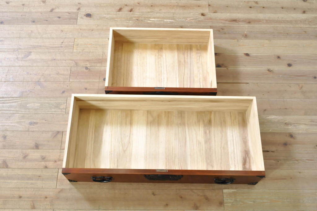 中古　岩谷堂箪笥　美しい杢目と黒々とした金具が目を惹く重ね箪笥(収納箪笥、衣装箪笥、整理タンス、和箪笥、引き出し)(R-074077)