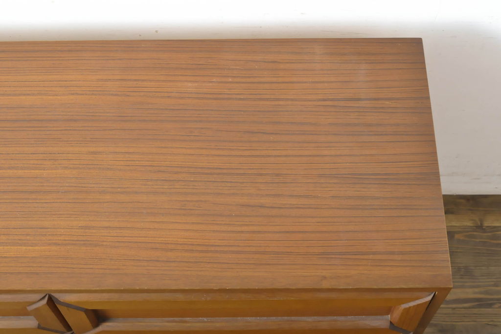 和製ビンテージ　希少な絶版品　KOSUGA(コスガ) チーク材 北欧スタイルにオススメな木の温もり溢れるローチェスト(サイドボード、サイドチェスト、洋服箪笥、ヴィンテージ)(R-061393)