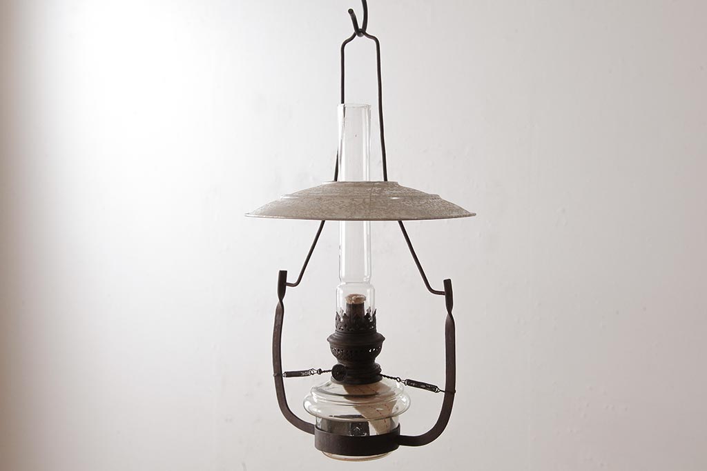レトロ雑貨　アウトドア気分を演出するインテリアとしておすすめなオイルランプ(吊りランプ)(R-037721)
