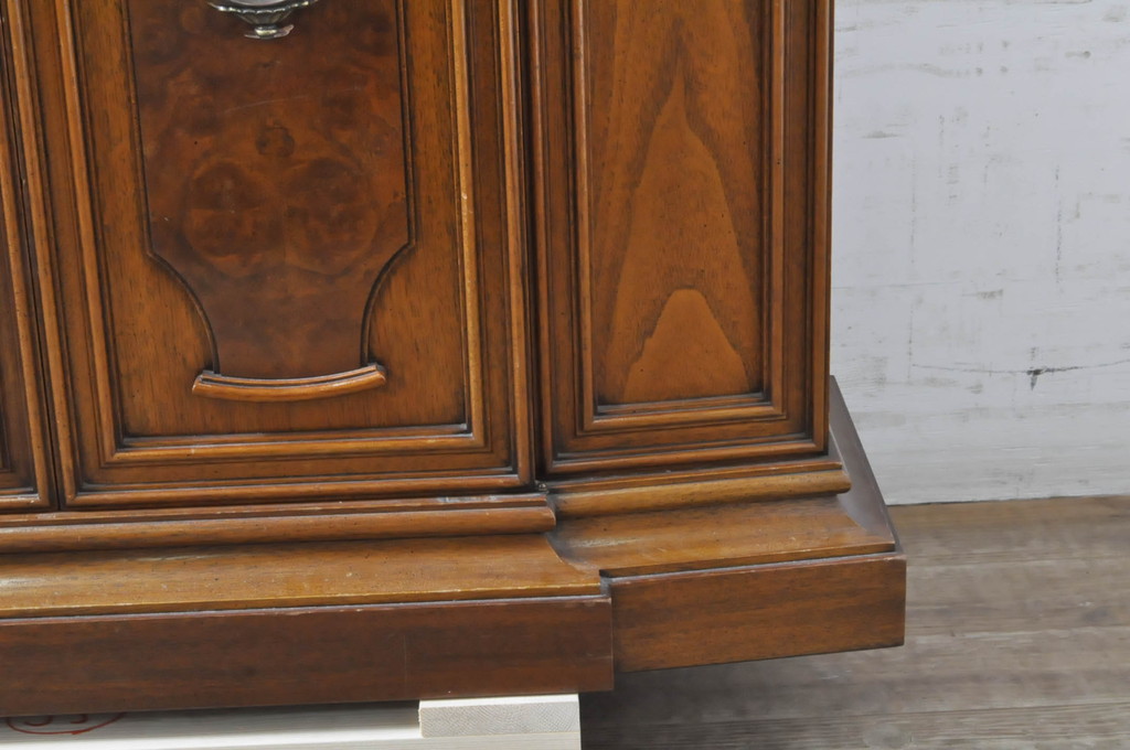 中古　美品　DREXEL HERITAGE(ドレクセルヘリテイジ)　FRANCESCA(フランチェスカ)　マホガニー材　クラシカルな佇まいが美しいサイドボード(クレデンザ、クリデンザ、収納棚、戸棚、サイドキャビネット、ホールチェスト)(R-068158)
