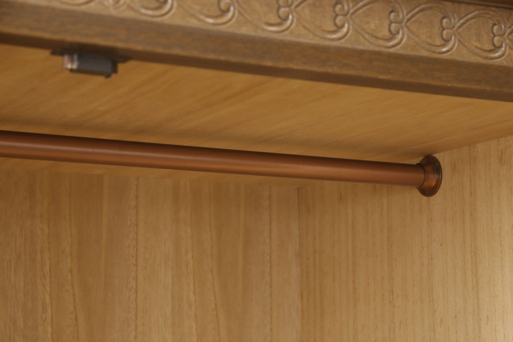 和製ビンテージ　神戸洋家具　前面に施された彫刻が美しいワードローブ(収納棚、ヴィンテージ)(R-054468)