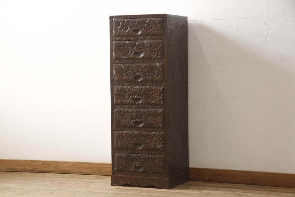 中古　日光彫り　細部まで細やかな彫刻が印象的な、珍しい縦型のチェスト(引き出し、小物収納)(R-057693)