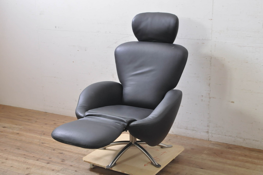 中古　美品　Cassina(カッシーナ)　K10 DODO(ドド)　洗練されたモダンデザインが目を引くシェーズロング(リクライニングチェア、アームチェア、椅子、イス、一人掛けソファ、1人掛けソファ)(定価約104万5千円)(R-069069)