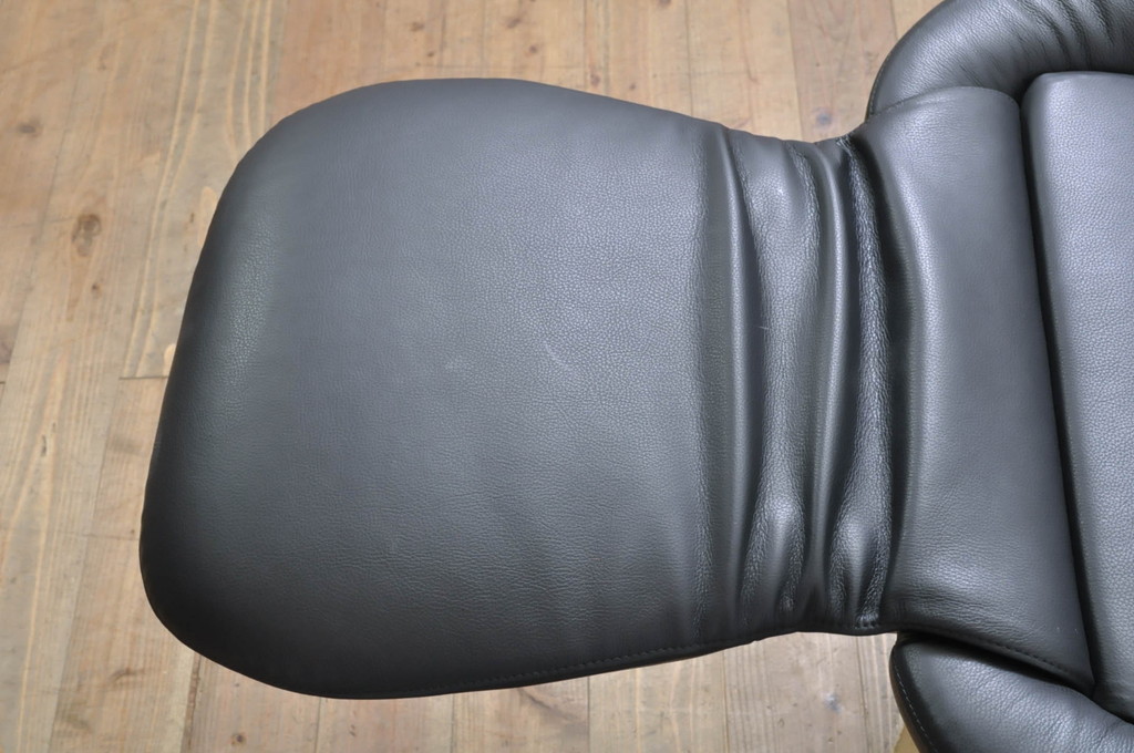 中古　美品　Cassina(カッシーナ)　K10 DODO(ドド)　洗練されたモダンデザインが目を引くシェーズロング(リクライニングチェア、アームチェア、椅子、イス、一人掛けソファ、1人掛けソファ)(定価約104万5千円)(R-069069)