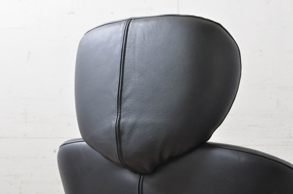 中古　美品　Cassina(カッシーナ)　K10 DODO(ドド)　洗練されたモダンデザインが目を引くシェーズロング(リクライニングチェア、アームチェア、椅子、イス、一人掛けソファ、1人掛けソファ)(定価約104万5千円)(R-069069)