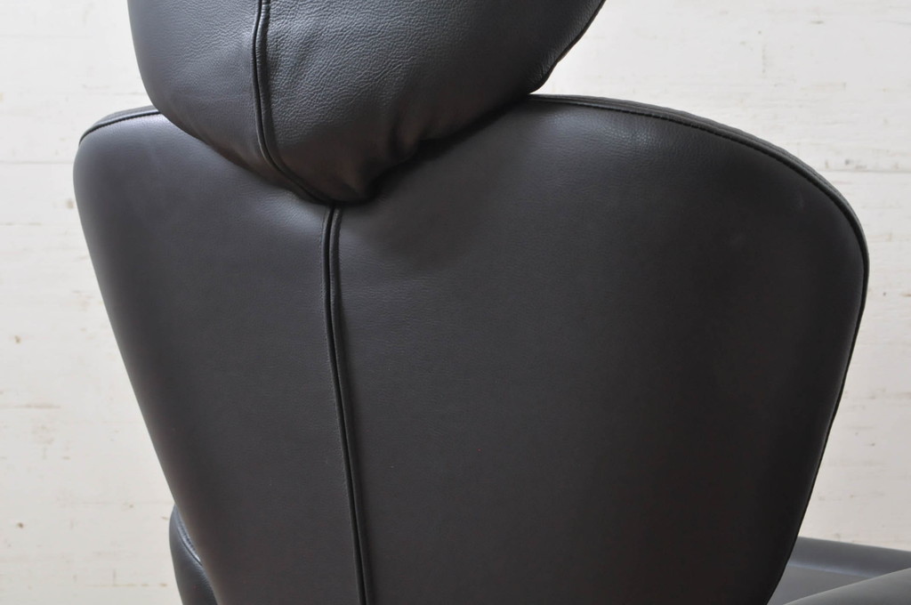 中古　美品　Cassina(カッシーナ)　K10 DODO(ドド)　洗練されたモダンデザインが目を引くシェーズロング(リクライニングチェア、アームチェア、椅子、イス、一人掛けソファ、1人掛けソファ)(定価約104万5千円)(R-069069)