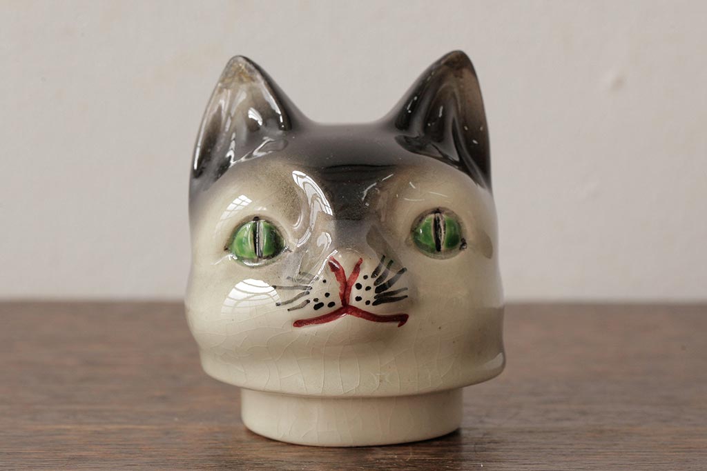 アンティーク雑貨　ドイツ　Erphila(アーフィラ)社　赤いリボンの猫型ティーポット(ネコ型ポット、陶器)(R-037803)