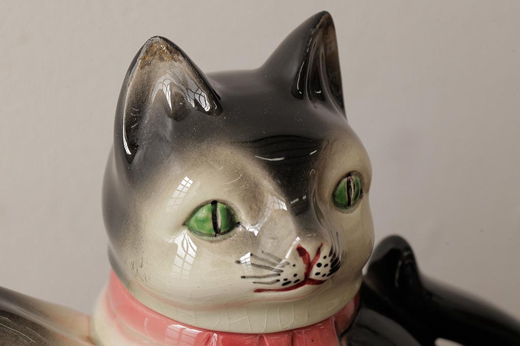 アンティーク雑貨　ドイツ　Erphila(アーフィラ)社　赤いリボンの猫型ティーポット(ネコ型ポット、陶器)(R-037803)