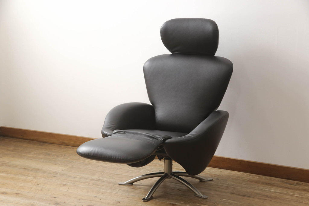 中古　短期使用のため極美品!!　Cassina(カッシーナ)　K10 DODO(ドド)　洗練されたモダンデザインが目を引くシェーズロング(リクライニングチェア、アームチェア、椅子、イス、一人掛けソファ、1人掛けソファ、本革、レザー)(定価約104万5千円)(R-066325)