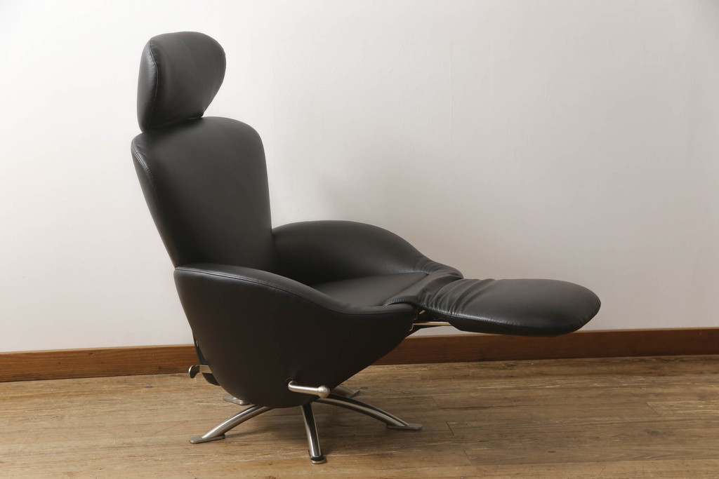 中古　短期使用のため極美品!!　Cassina(カッシーナ)　K10 DODO(ドド)　洗練されたモダンデザインが目を引くシェーズロング(リクライニングチェア、アームチェア、椅子、イス、一人掛けソファ、1人掛けソファ、本革、レザー)(定価約104万5千円)(R-066325)