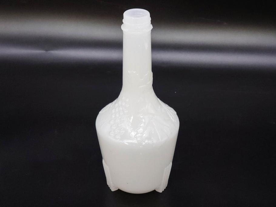 昭和レトロ　乳白　空間に温かみと安らぎを与えてくれるガラス瓶2点セット(ワインボトル、硝子、ビン、花瓶、花入、花生、花器)(R-082799)