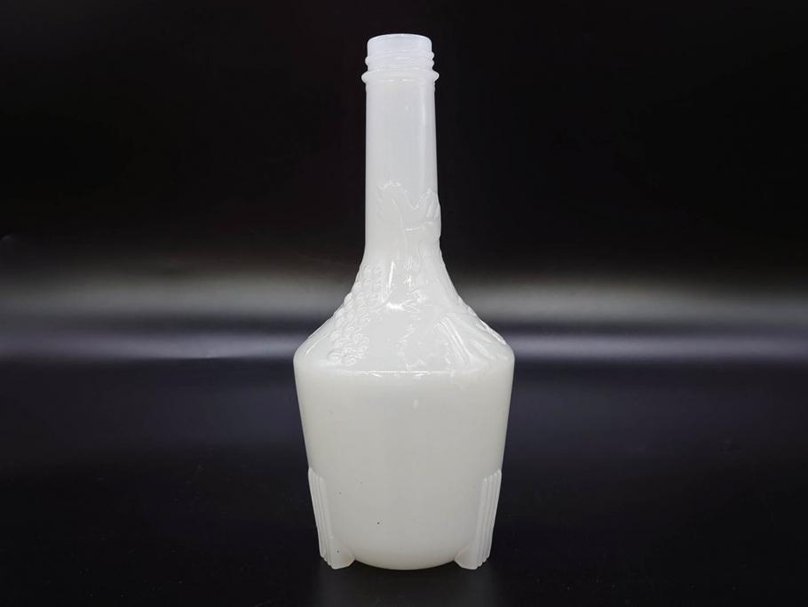 昭和レトロ　乳白　空間に温かみと安らぎを与えてくれるガラス瓶2点セット(ワインボトル、硝子、ビン、花瓶、花入、花生、花器)(R-082799)