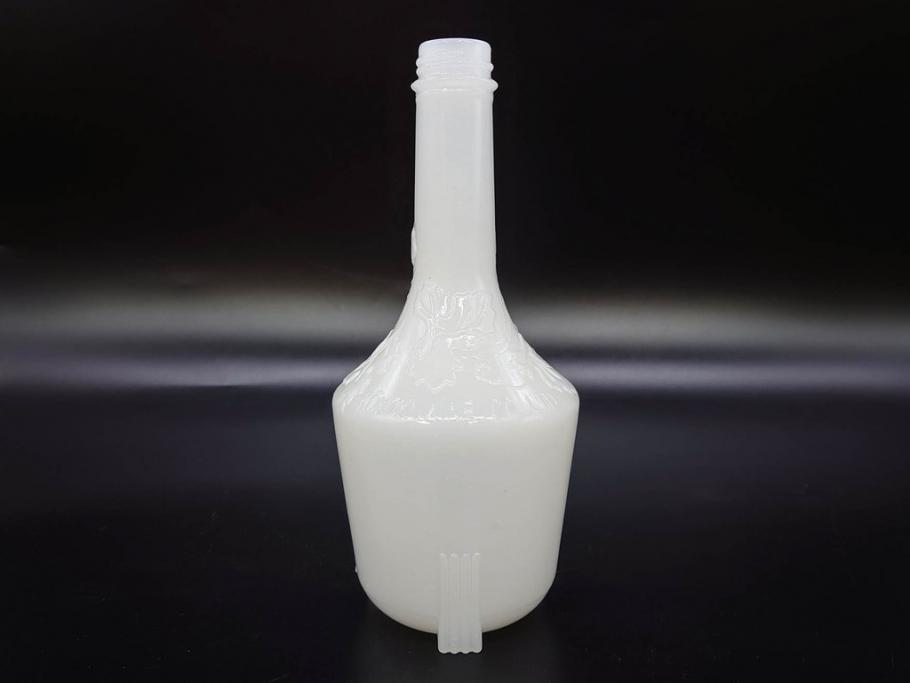 昭和レトロ　乳白　空間に温かみと安らぎを与えてくれるガラス瓶2点セット(ワインボトル、硝子、ビン、花瓶、花入、花生、花器)(R-082799)