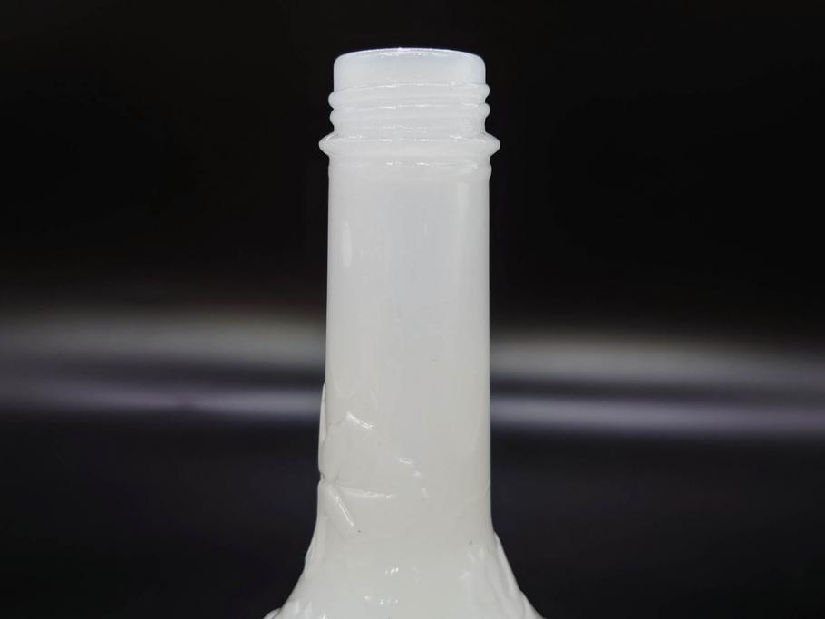 昭和レトロ　乳白　空間に温かみと安らぎを与えてくれるガラス瓶2点セット(ワインボトル、硝子、ビン、花瓶、花入、花生、花器)(R-082799)