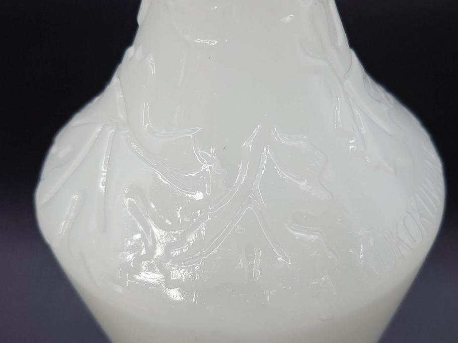 昭和レトロ　乳白　空間に温かみと安らぎを与えてくれるガラス瓶2点セット(ワインボトル、硝子、ビン、花瓶、花入、花生、花器)(R-082799)