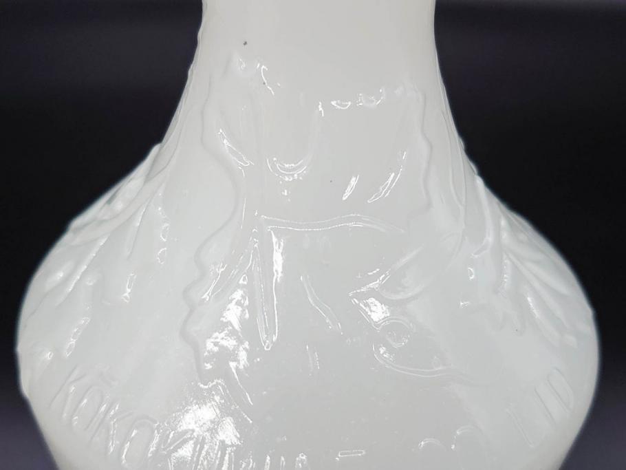 昭和レトロ　乳白　空間に温かみと安らぎを与えてくれるガラス瓶2点セット(ワインボトル、硝子、ビン、花瓶、花入、花生、花器)(R-082799)