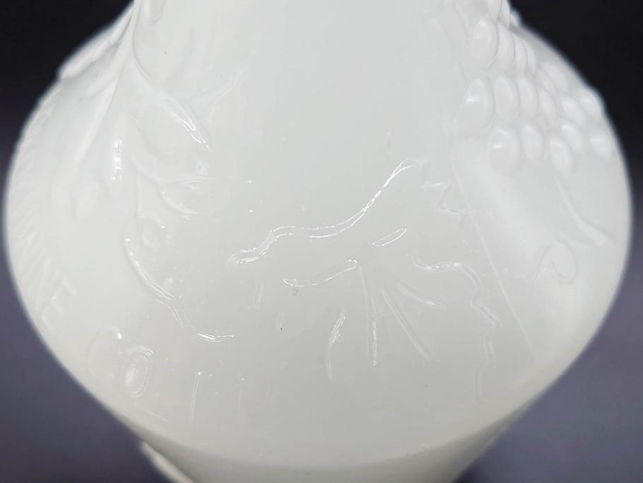 昭和レトロ　乳白　空間に温かみと安らぎを与えてくれるガラス瓶2点セット(ワインボトル、硝子、ビン、花瓶、花入、花生、花器)(R-082799)