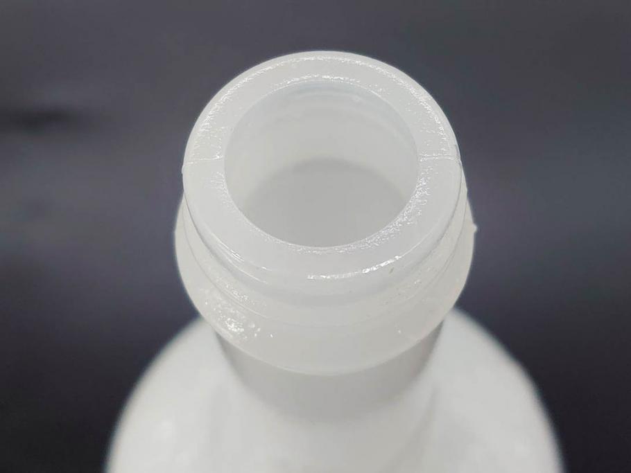 昭和レトロ　乳白　空間に温かみと安らぎを与えてくれるガラス瓶2点セット(ワインボトル、硝子、ビン、花瓶、花入、花生、花器)(R-082799)