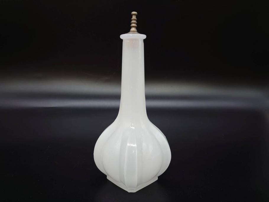 昭和レトロ　乳白　空間に温かみと安らぎを与えてくれるガラス瓶2点セット(ワインボトル、硝子、ビン、花瓶、花入、花生、花器)(R-082799)
