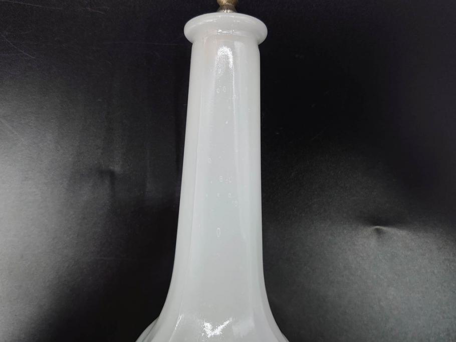 昭和レトロ　乳白　空間に温かみと安らぎを与えてくれるガラス瓶2点セット(ワインボトル、硝子、ビン、花瓶、花入、花生、花器)(R-082799)