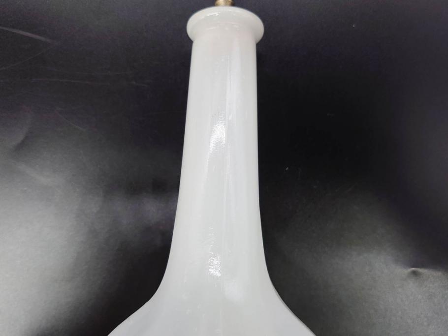 昭和レトロ　乳白　空間に温かみと安らぎを与えてくれるガラス瓶2点セット(ワインボトル、硝子、ビン、花瓶、花入、花生、花器)(R-082799)